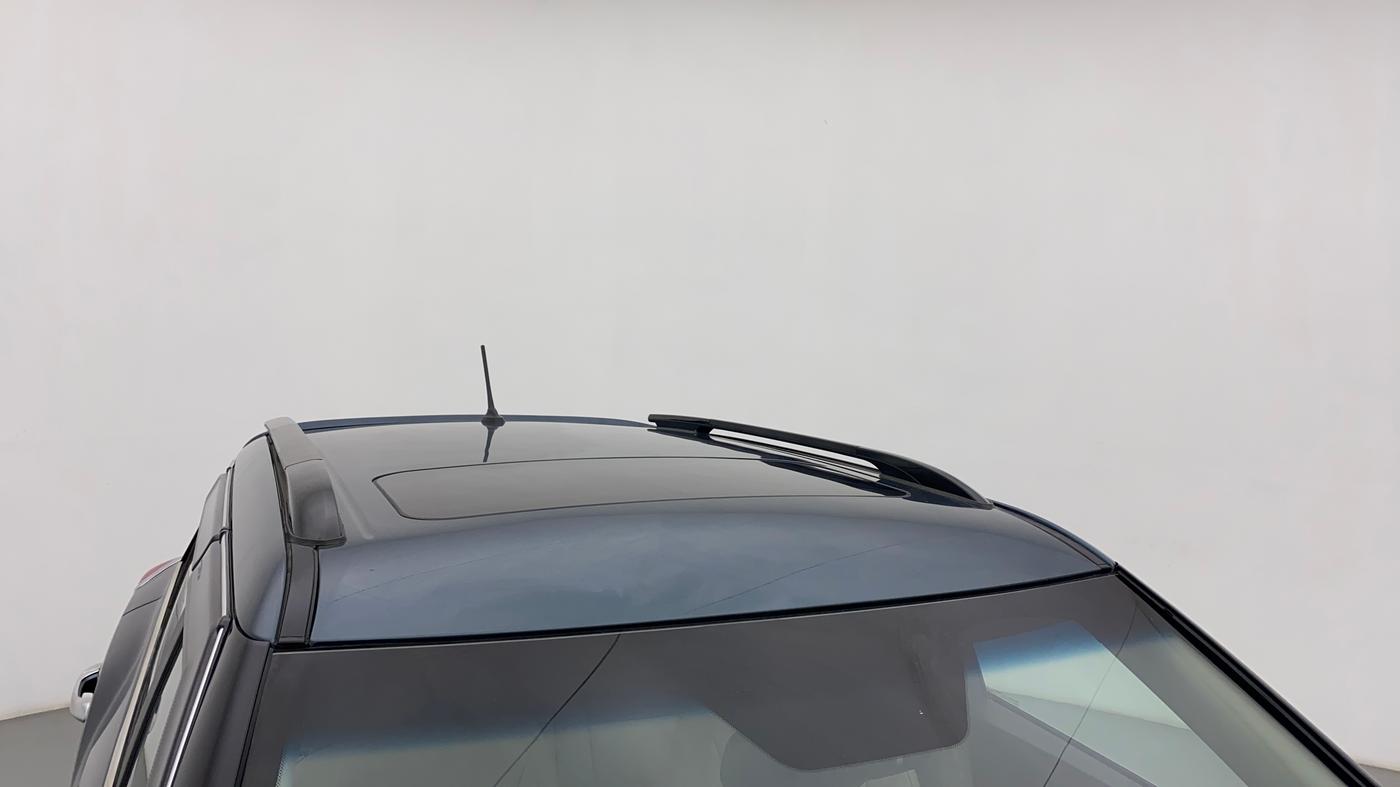 2023 Mahindra XUV300 W8 (O) 1.5 DIESEL, Diesel, Manual, 10,694 km, Roof