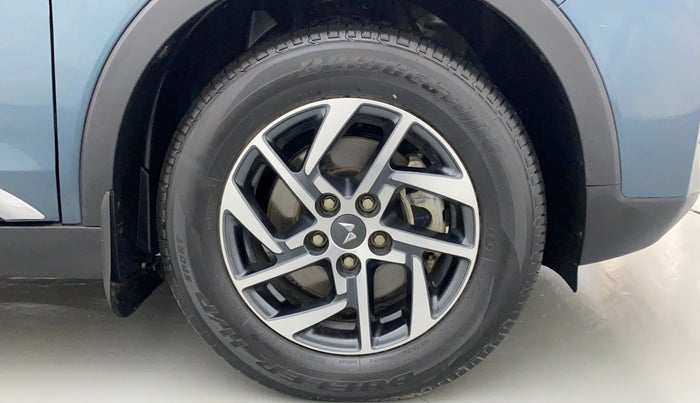 2023 Mahindra XUV300 W8 (O) 1.5 DIESEL, Diesel, Manual, 10,694 km, Right Front Wheel