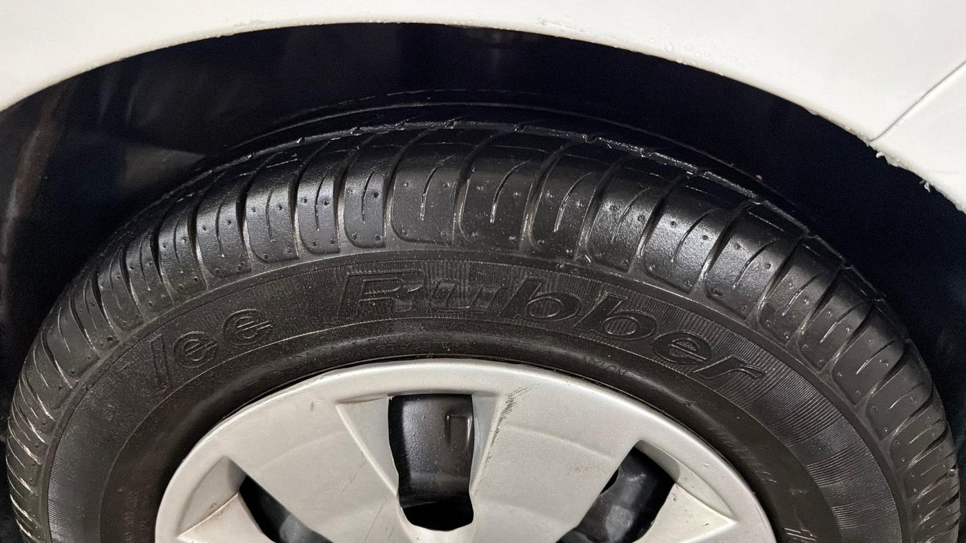 2016 Datsun Redi Go T (O), Petrol, Manual, 63,197 km, Right Front Tyre Tread