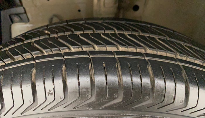 2016 Maruti Swift Dzire VXI, Petrol, Manual, 28,866 km, Left Front Tyre Tread