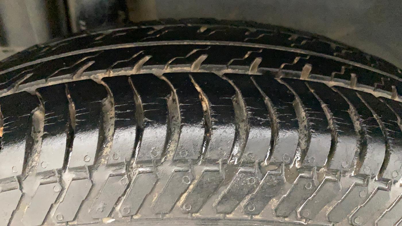 2016 Maruti Swift Dzire VXI, Petrol, Manual, 28,866 km, Right Rear Tyre Tread