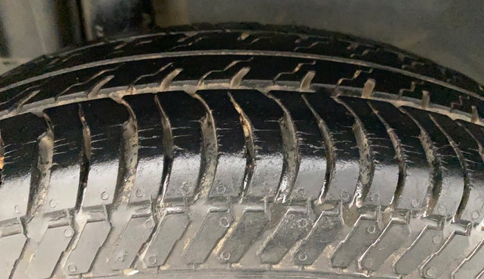 2016 Maruti Swift Dzire VXI, Petrol, Manual, 28,866 km, Right Rear Tyre Tread