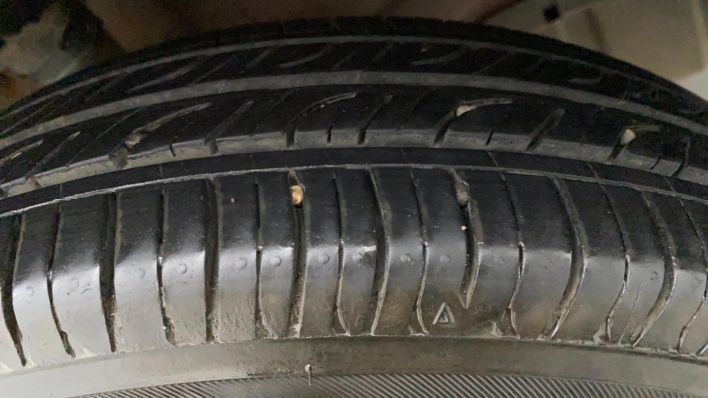 2017 Maruti Wagon R 1.0 LXI CNG, CNG, Manual, 41,172 km, Left Front Tyre Tread