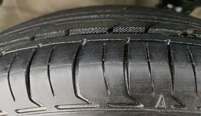2012 Maruti Wagon R 1.0 LXI, CNG, Manual, 63,347 km, Left Front Tyre Tread