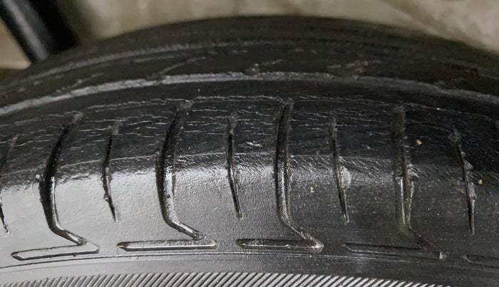 2012 Maruti Wagon R 1.0 LXI, CNG, Manual, 63,347 km, Right Rear Tyre Tread