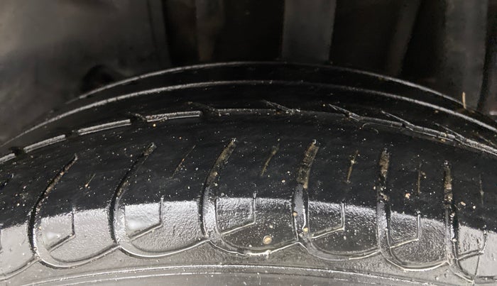 2017 Tata Tiago XZ DIESEL, Diesel, Manual, 68,917 km, Left Rear Tyre Tread