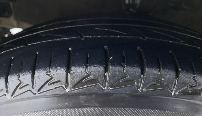 2011 Hyundai i10 MAGNA 1.1 IRDE2, Petrol, Manual, 50,908 km, Left Front Tyre Tread
