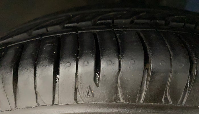 2014 Hyundai Eon ERA +, Petrol, Manual, 37,382 km, Right Front Tyre Tread