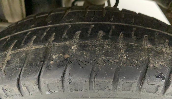2016 Maruti Alto 800 LXI, Petrol, Manual, 29,781 km, Left Rear Tyre Tread