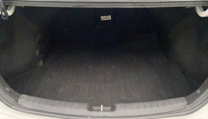 2018 Hyundai New Elantra 2.0 SX(O) AT PETROL, Petrol, Automatic, 67,635 km, Boot Inside