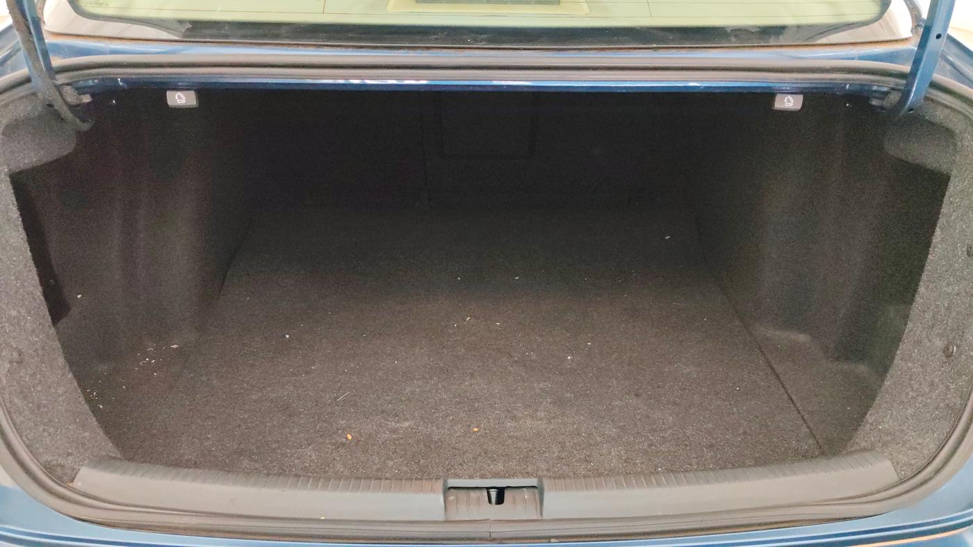 2015 Volkswagen Jetta COMFORTLINE TSI, Petrol, Manual, 1,07,243 km, Boot Inside