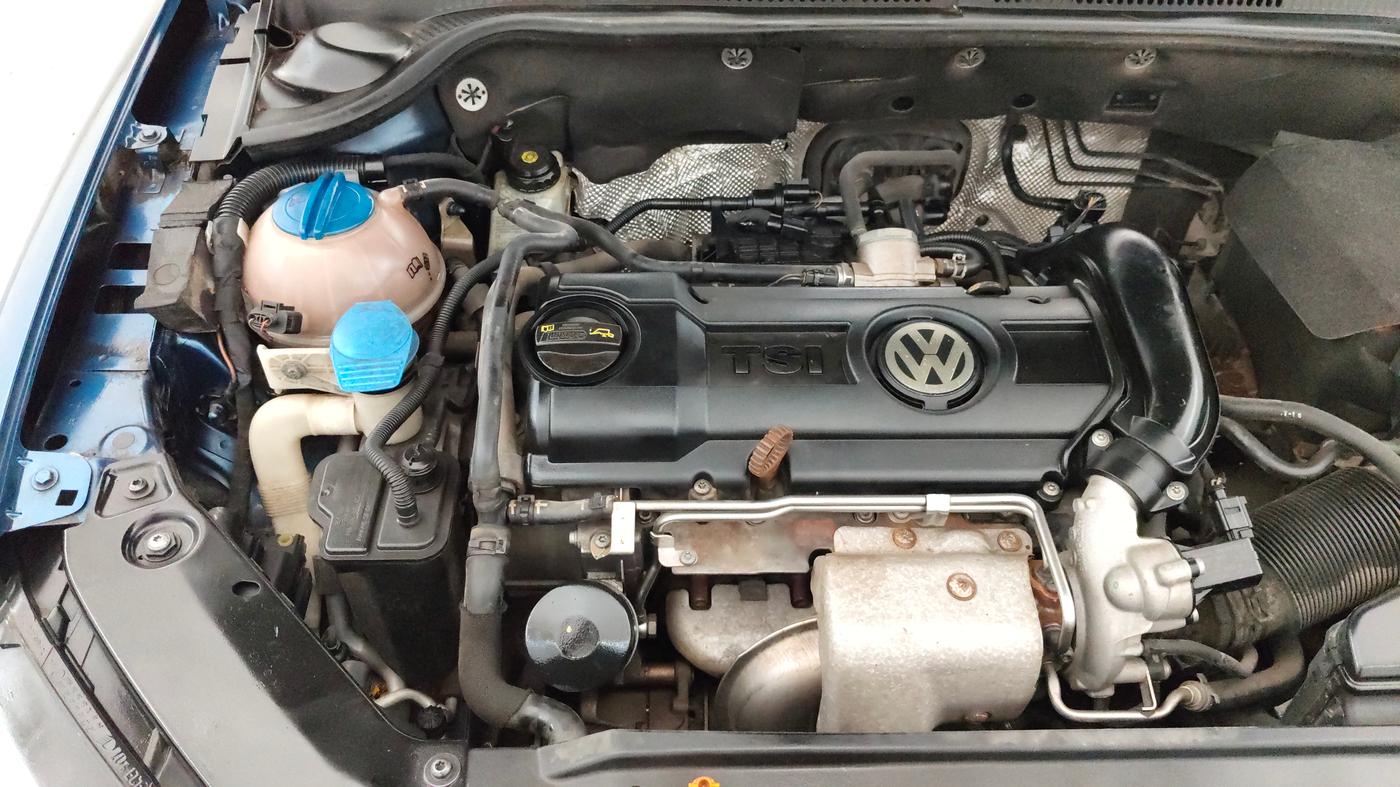 2015 Volkswagen Jetta COMFORTLINE TSI, Petrol, Manual, 1,07,243 km, Engine View - Right