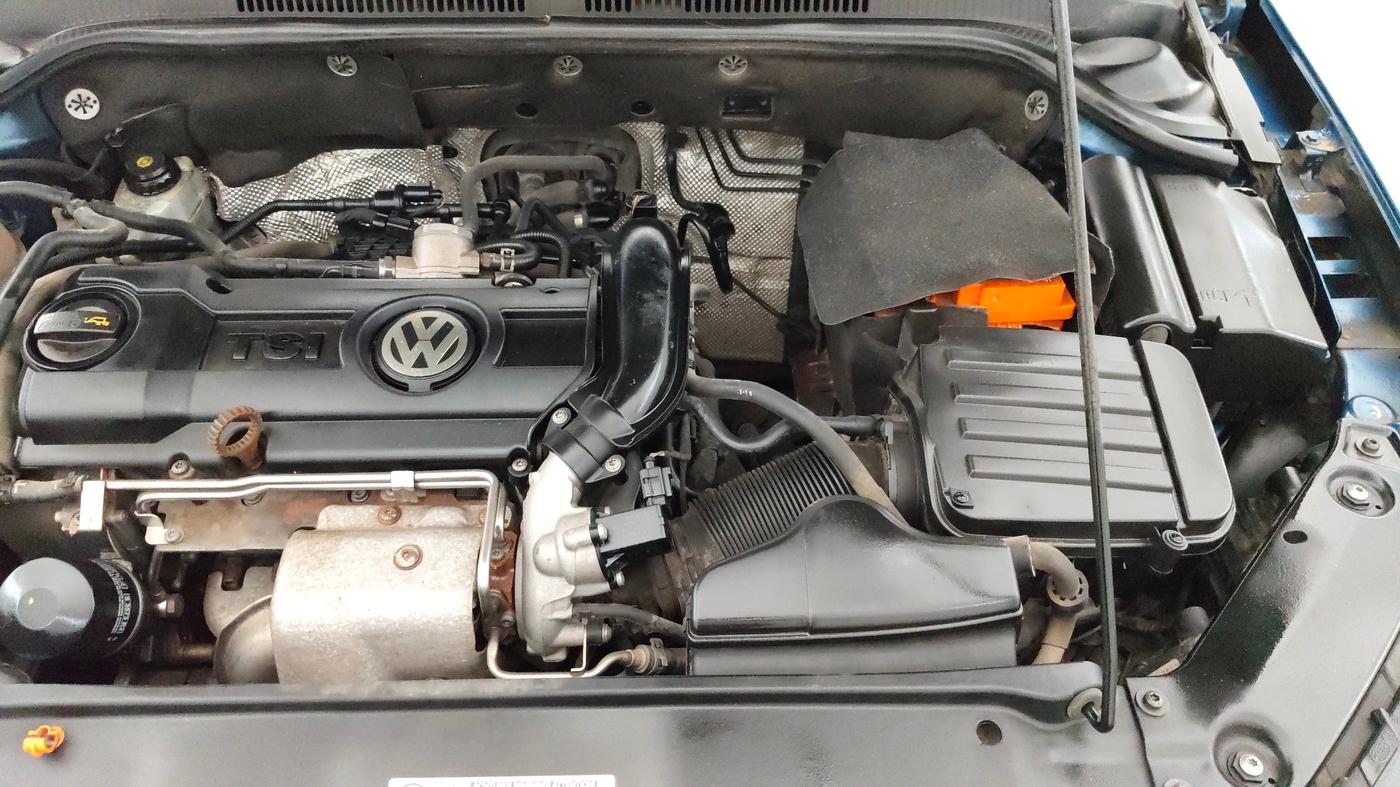 2015 Volkswagen Jetta COMFORTLINE TSI, Petrol, Manual, 1,07,243 km, Engine View - Left