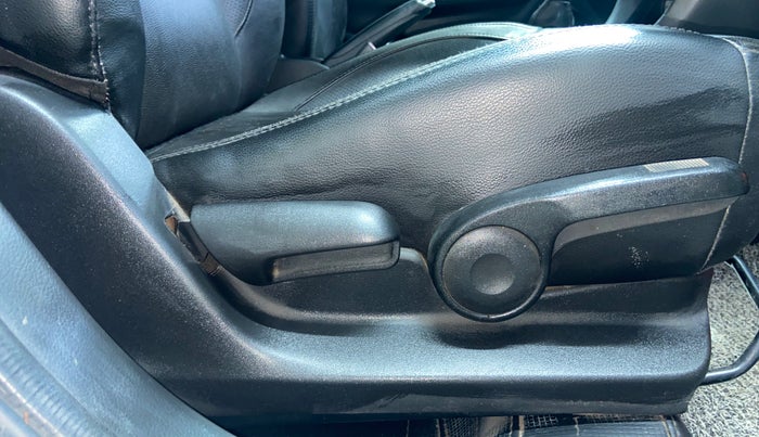 2016 Maruti Ciaz ZDI+ SHVS RS, Diesel, Manual, 80,366 km, Driver Side Adjustment Panel