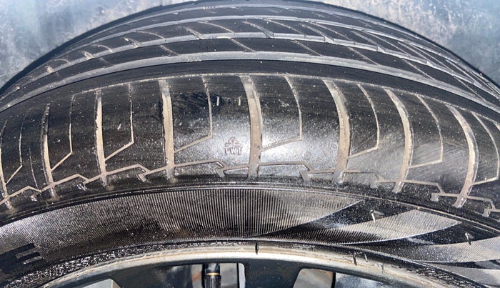 2016 Maruti Ciaz ZDI+ SHVS RS, Diesel, Manual, 80,366 km, Right Rear Tyre Tread