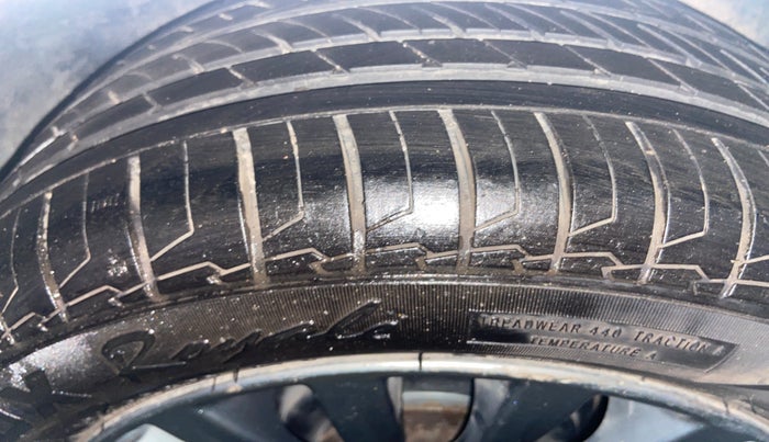 2016 Maruti Ciaz ZDI+ SHVS RS, Diesel, Manual, 80,366 km, Left Rear Tyre Tread