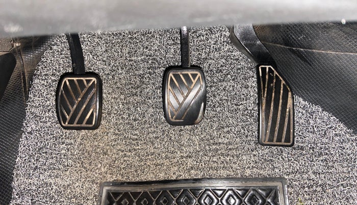 2016 Maruti Ciaz ZDI+ SHVS RS, Diesel, Manual, 80,366 km, Pedals