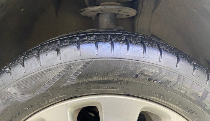 2016 Maruti Baleno ZETA PETROL 1.2, Petrol, Manual, 31,614 km, Right Front Tyre Tread