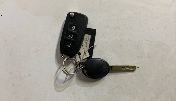 2020 Tata NEXON XM PETROL, Petrol, Manual, 27,363 km, Key Close Up