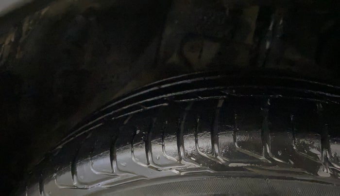 2020 Tata NEXON XM PETROL, Petrol, Manual, 27,363 km, Right Front Tyre Tread