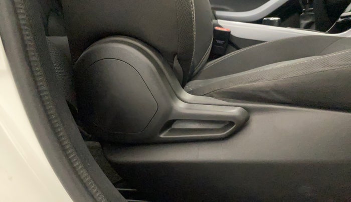 2020 Tata NEXON XM PETROL, Petrol, Manual, 27,363 km, Driver Side Adjustment Panel