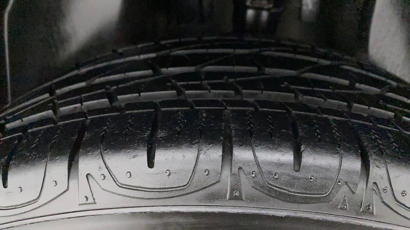 2017 Jeep Compass LIMITED 1.4 PETROL AT, Petrol, Automatic, 45,343 km, Left Rear Tyre Tread