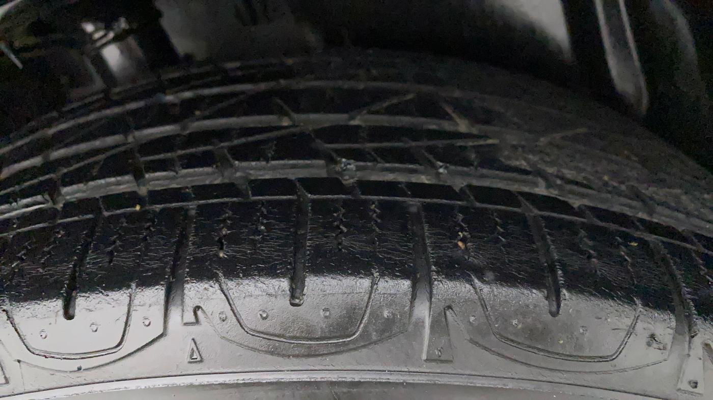 2017 Jeep Compass LIMITED 1.4 PETROL AT, Petrol, Automatic, 45,343 km, Right Rear Tyre Tread