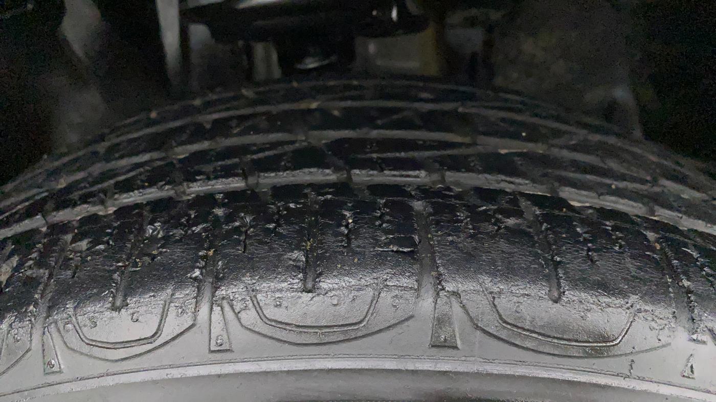 2017 Jeep Compass LIMITED 1.4 PETROL AT, Petrol, Automatic, 45,343 km, Right Front Tyre Tread