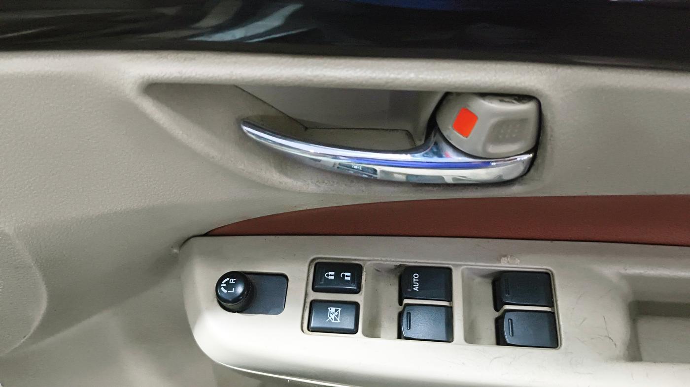 2017 Maruti Ciaz DELTA DIESEL 1.3, Diesel, Manual, 96,028 km, Driver Side Door Panels Control