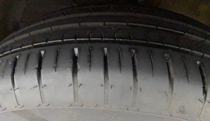 2022 Maruti Swift ZXI PLUS DUAL TONE, Petrol, Manual, 7,066 km, Left Front Tyre Tread