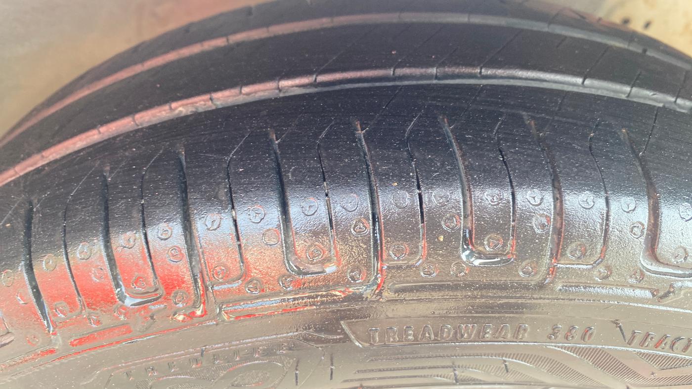 2014 Hyundai Eon MAGNA +, Petrol, Manual, 93,505 km, Right Front Tyre Tread