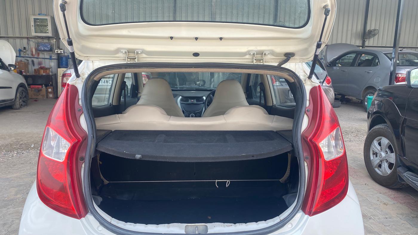 2014 Hyundai Eon MAGNA +, Petrol, Manual, 93,505 km, Boot Inside