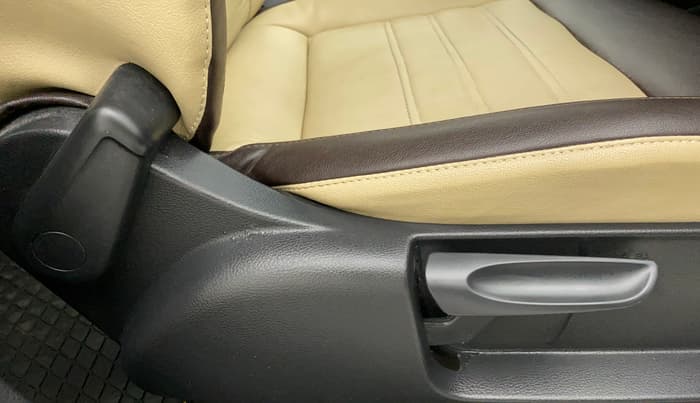 2018 Volkswagen Ameo COMFORTLINE 1.0L, Petrol, Manual, 17,735 km, Driver Side Adjustment Panel