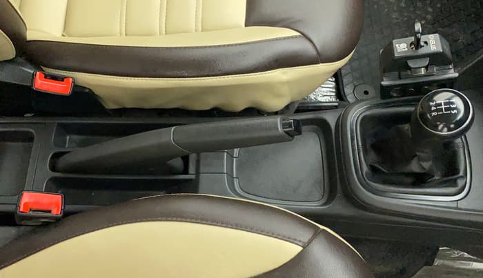 2018 Volkswagen Ameo COMFORTLINE 1.0L, Petrol, Manual, 17,735 km, Gear Lever