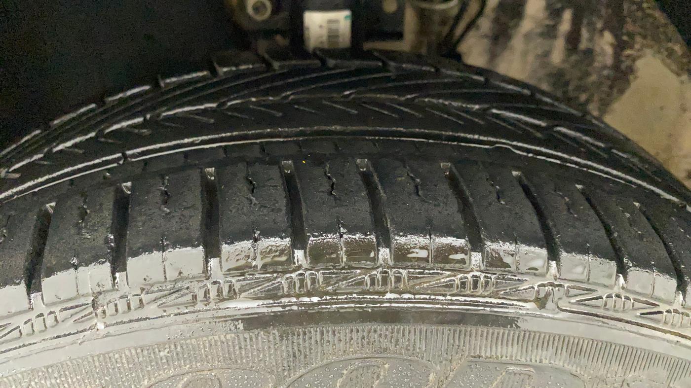 2018 Volkswagen Ameo COMFORTLINE 1.0L, Petrol, Manual, 17,735 km, Left Front Tyre Tread