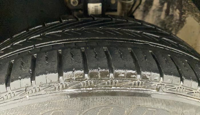 2018 Volkswagen Ameo COMFORTLINE 1.0L, Petrol, Manual, 17,735 km, Left Front Tyre Tread