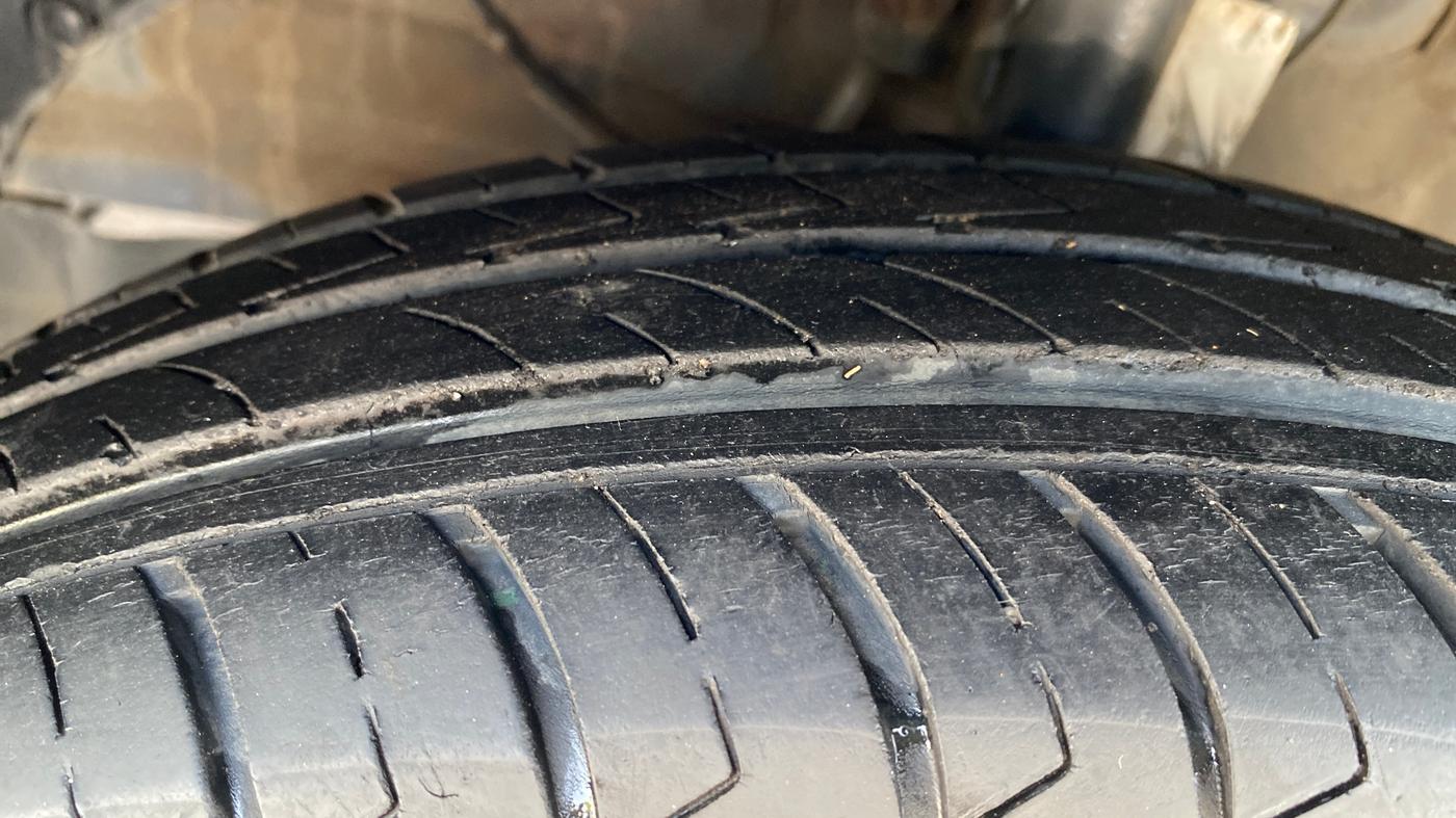 2020 Maruti Dzire VXI, Petrol, Manual, 41,484 km, Left Front Tyre Tread