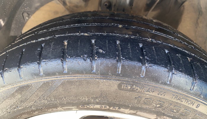 2019 Toyota Glanza V CVT, Petrol, Automatic, 57,126 km, Left Front Tyre Tread