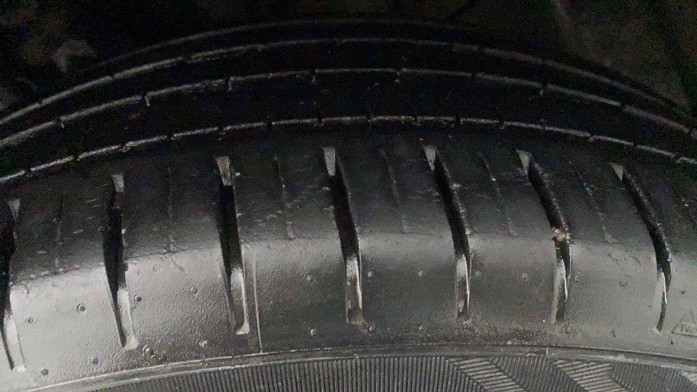 2016 Maruti Baleno ZETA CVT PETROL 1.2, Petrol, Automatic, 20,049 km, Left Front Tyre Tread