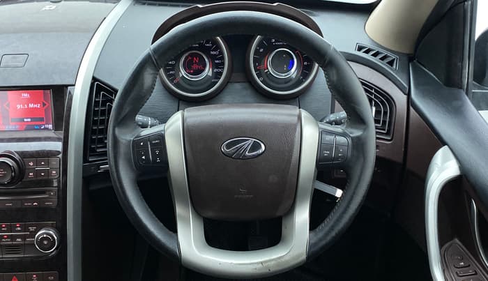 2013 Mahindra XUV500 W8 FWD, Diesel, Manual, 79,981 km, Steering Wheel Close Up