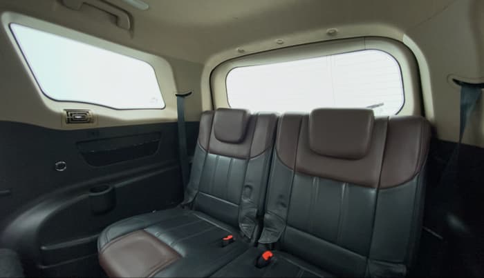 2013 Mahindra XUV500 W8 FWD, Diesel, Manual, 79,981 km, Third Seat Row ( optional )