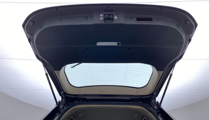 2013 Mahindra XUV500 W8 FWD, Diesel, Manual, 79,981 km, Boot Door Open