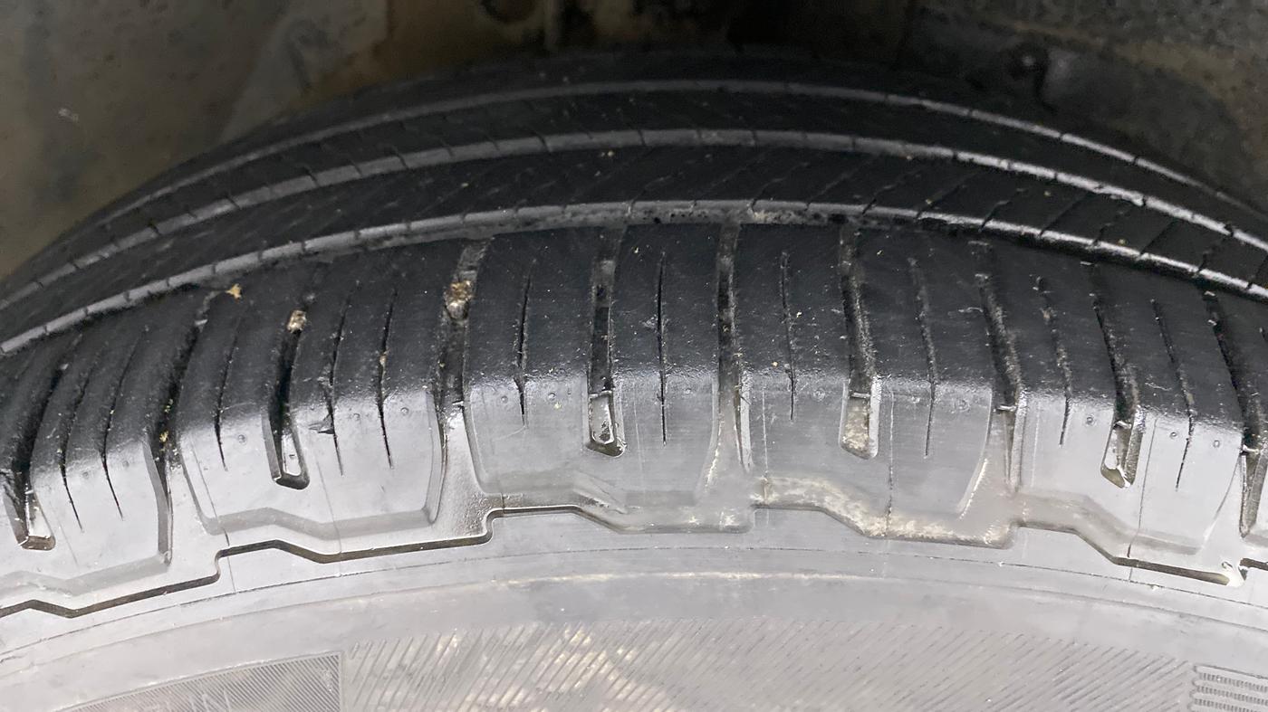 2013 Mahindra XUV500 W8 FWD, Diesel, Manual, 79,981 km, Right Front Tyre Tread
