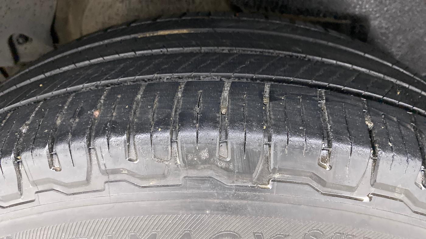 2013 Mahindra XUV500 W8 FWD, Diesel, Manual, 79,981 km, Right Rear Tyre Tread