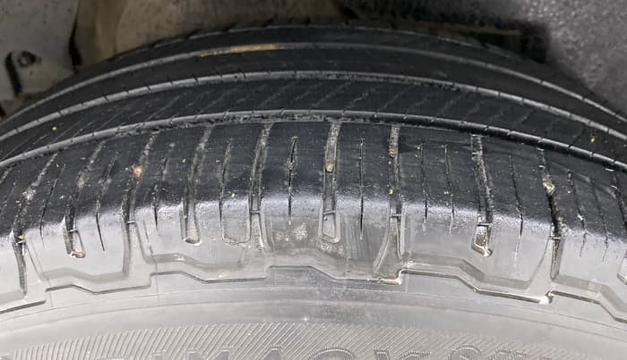 2013 Mahindra XUV500 W8 FWD, Diesel, Manual, 79,981 km, Right Rear Tyre Tread