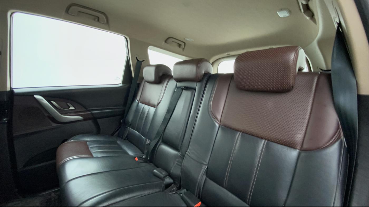 2013 Mahindra XUV500 W8 FWD, Diesel, Manual, 79,981 km, Right Side Rear Door Cabin