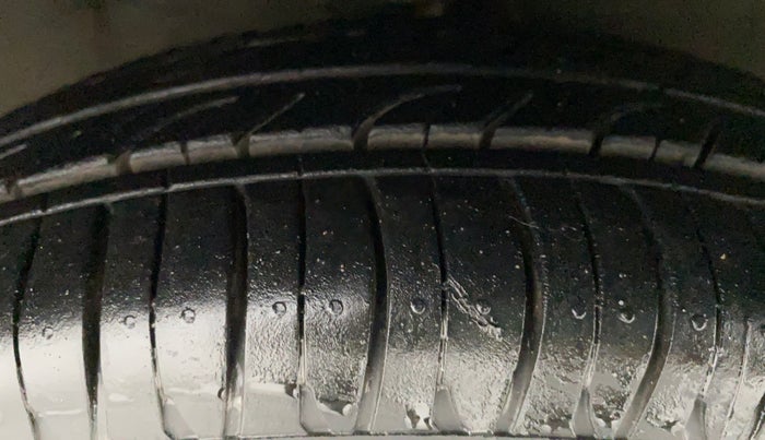 2013 Hyundai i10 ERA 1.1 IRDE, Petrol, Manual, 55,577 km, Right Front Tyre Tread