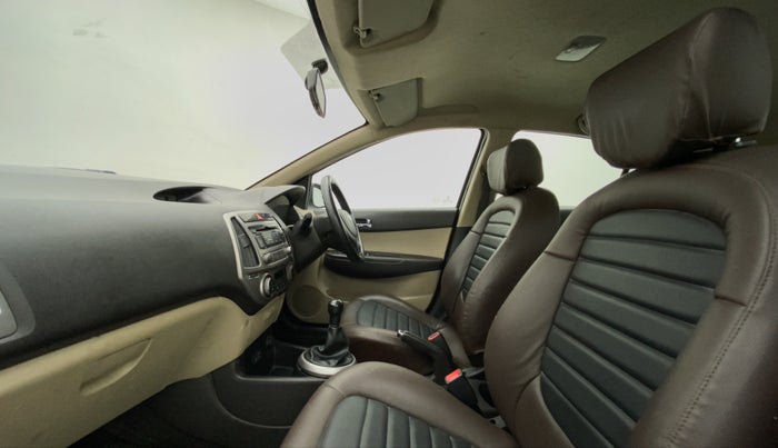 2013 Hyundai i20 MAGNA O 1.2, Petrol, Manual, 78,698 km, Right Side Front Door Cabin