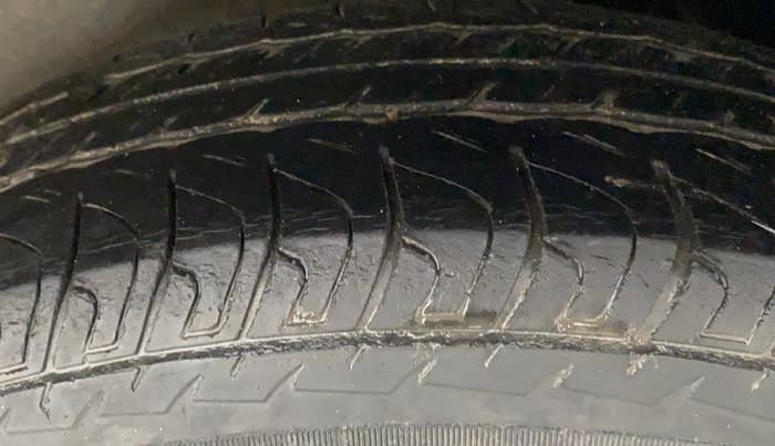 2011 Maruti Ritz VXI, Petrol, Manual, 59,680 km, Left Rear Tyre Tread