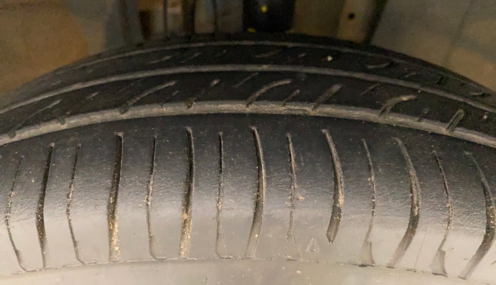 2019 Renault TRIBER RXZ, Petrol, Manual, 57,701 km, Right Front Tyre Tread